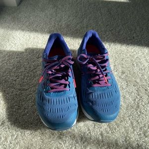 ASICS Gel Cumulus 20 size 7.5 wide - Azure blue